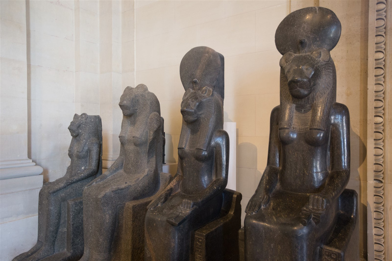 Paris : Louvre Museum Skip-the-Line small group guided Tour Tour in English