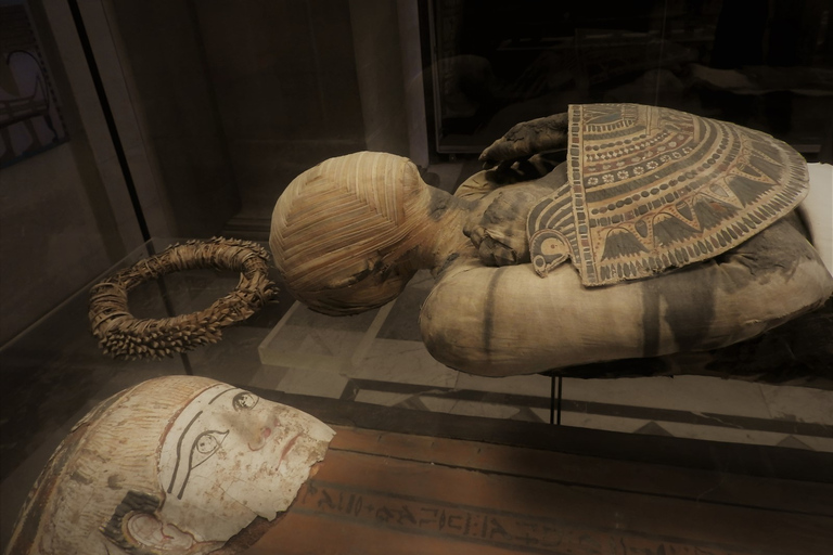 Paris : Louvre Museum Skip-the-Line small group guided Tour Tour in English