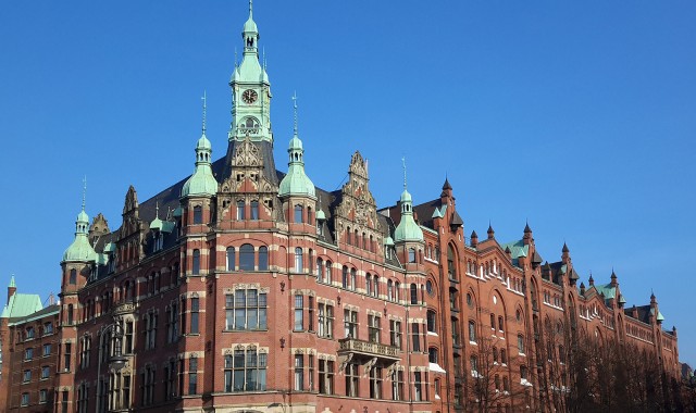 Hamburg: Speicherstadt and Hafencity Guided Tour
