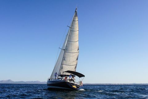Алькудия: экскурсия на парусной яхте с вином и тапас