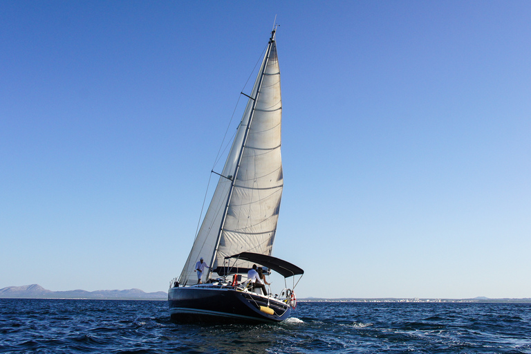 Alcudia: Excursão de iate a vela com vinho e tapas