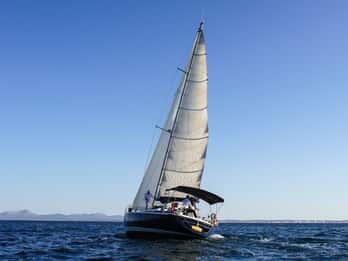 Alcudia: Sailing Yacht Excursion with Wine & Tapas