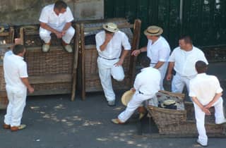 Von Funchal: Tour durch das Nonnen-Tal, Monte und Schlittenfahrt