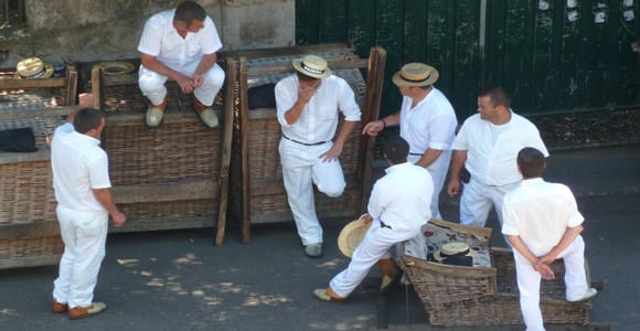 Von Funchal: Tour durch das Nonnen-Tal, Monte und Schlittenfahrt