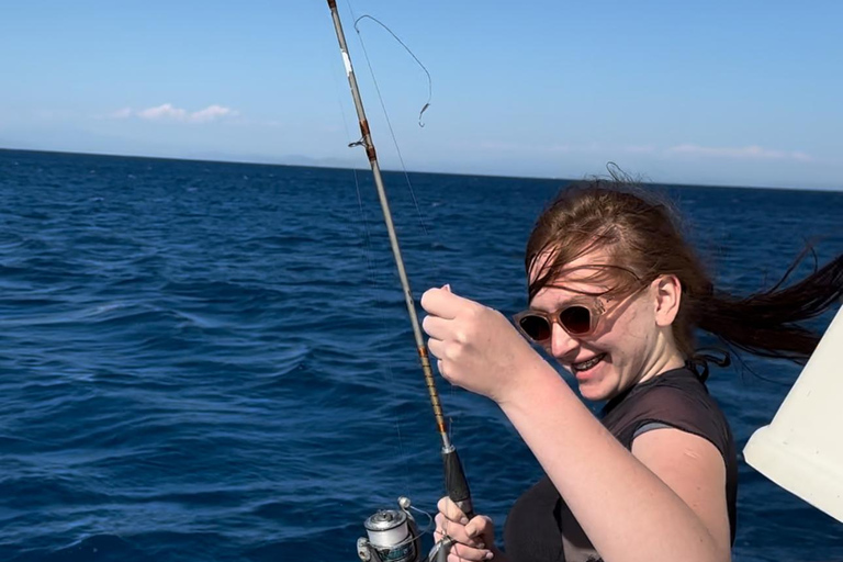 Rodas: Excursión de pesca con barbacoa y baño