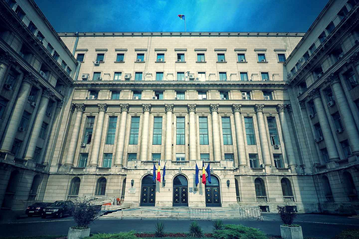 Bucharest: Communism, Revolution & City Highlights Tour