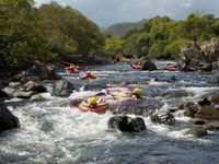 Von Cairns und Northern Beaches, Rainforest River Rohring - Housity