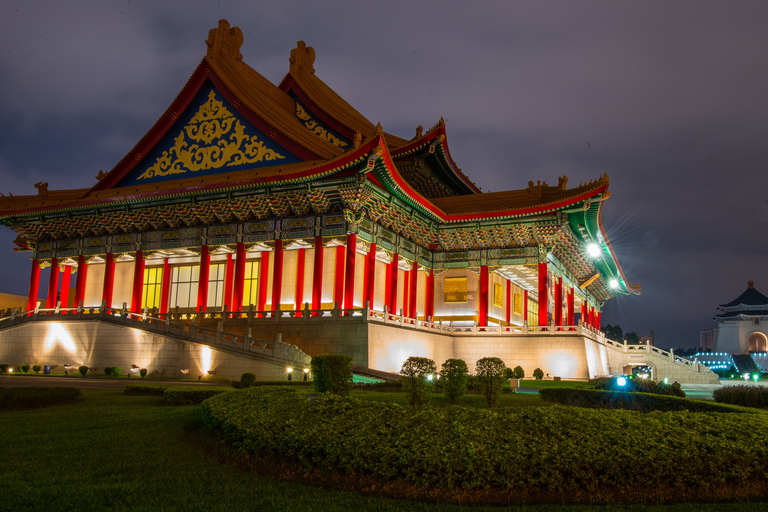 Tour nocturno privado: Lo más destacado de la ciudad de Taipei