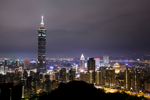 Tour nocturno privado: Lo más destacado de la ciudad de Taipei