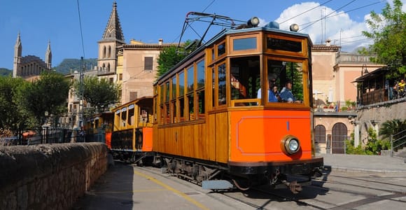 Palma: Ganztagestour durch die Tramuntana mit Zugfahrt nach Sóller und Mittagessen