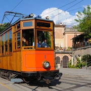 Palma: Ganztagestour durch die Tramuntana mit Zugfahrt nach Sóller und Mittagessen