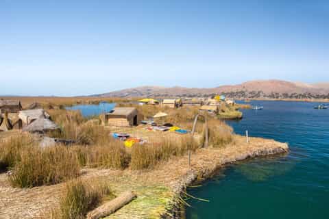 excursão às ilhas flutuantes de uros meio dia de puno