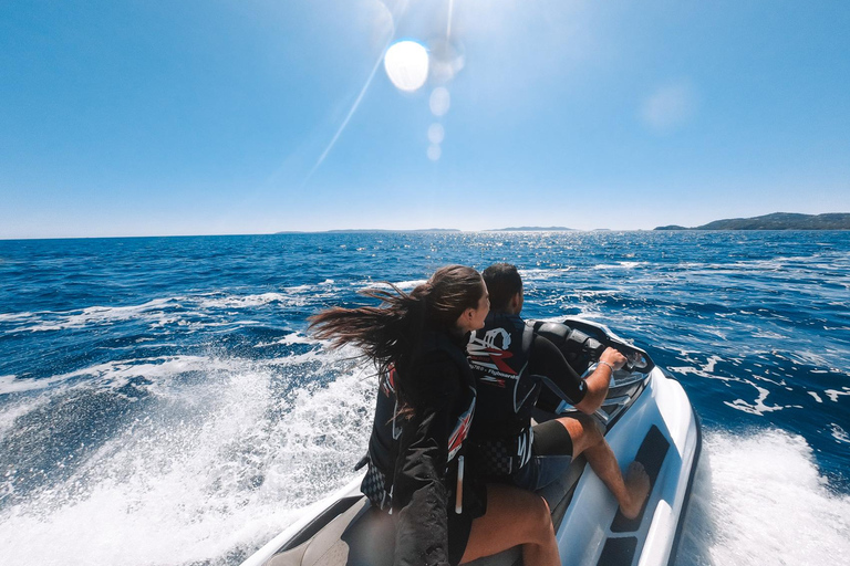 Le Lavandou: Jet ski ride without a boat license with breakfast, €170 per jet Le Lavandou: Jet ski tour without a boat license, with breakfast