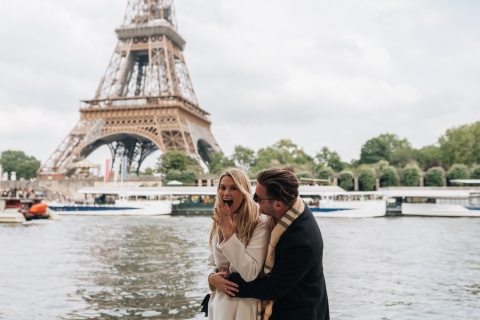 Paris: Photo Shoot with a Private Travel Photographer 1.5-Hour Shoot: 45 Photos at 2 Locations