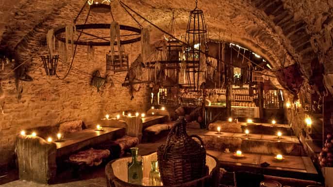 Prague: Medieval Dinner with Unlimited Drinks