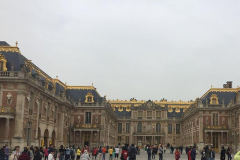 Paris: Château de Versailles and Giverny Excursion Private Van Tour