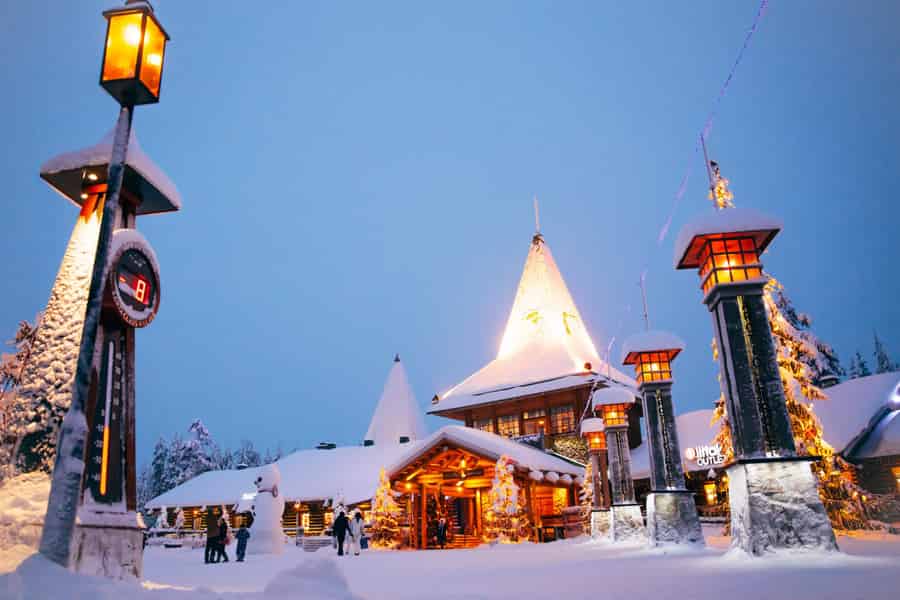 Rovaniemi: Weihnachtsdorf und Schneemobilfahrt zu Rentierfarm. Foto: GetYourGuide