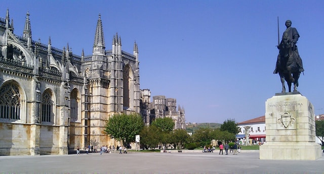 Visit Tomar, Batalha and Alcobaca Private Tour in Marinha Grande