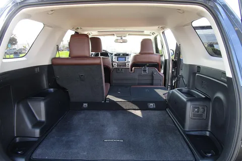 Private car with Driver: Chiang Mai to/From Chiang Rai