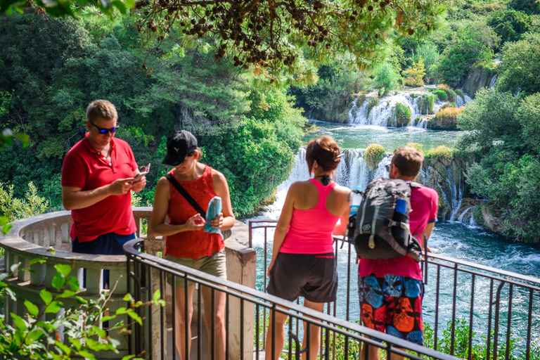 Split/Trogir: Tagestour zum Krka-Nationalpark und Boot nach SkradinVon Trogir aus: Tagestour zum Krka-Nationalpark mit Bootsfahrt