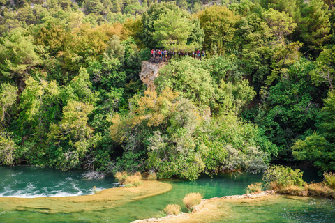 Split/Trogir: Tagestour zum Krka-Nationalpark und Boot nach SkradinVon Trogir aus: Tagestour zum Krka-Nationalpark mit Bootsfahrt