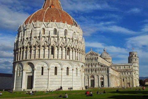 Depuis le port de Livourne : transfert vers Pise et LucquesTransfert avec visite à pied à Lucca