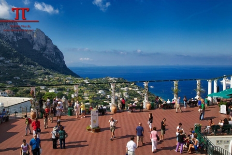 Capri : croisière d’une journée en petit groupeCroisière d’une journée à Capri en petit groupe de Sorrente