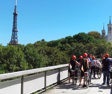 Lyon: 4-Hour Electric Bike Tour with Tasting Break
