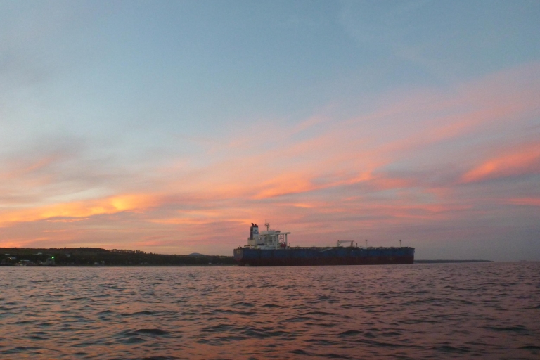 Wycieczka kajakiem morskim o zachodzie słońca w Quebec City z winem portoSpływ kajakowy o zachodzie słońca z transportem