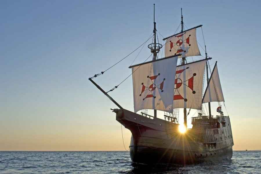 Dubrovnik: Sonnenuntergangskreuzfahrt mit Karaka und Sekt