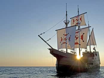 Dubrovnik: Bootsfahrt bei Sonnenuntergang mit Abendessen Dubrovnik: Bootsfahrt bei Sonnenuntergang mit Abendessen