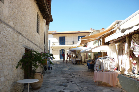 Tour por el pueblo de Omodos y el puente medieval de KelephosRecogida en Limassol