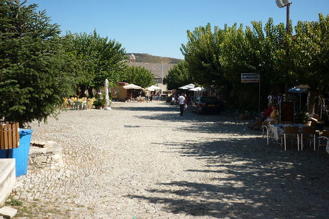 Visite du village d'Omodos et du pont médiéval de KelephosPrise en charge à Limassol