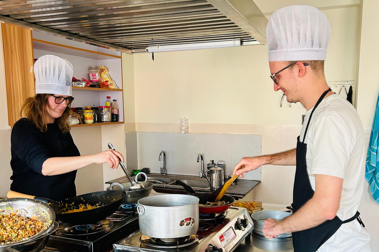 Katmandú: Clase de cocina nepalí con recogida en el hotel