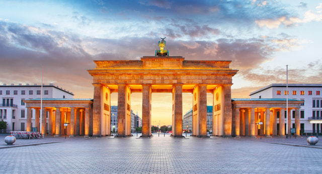 Berlin: Walking Tour to the Top 10 Sightseeing Attractions