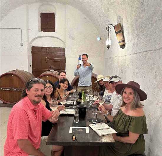 Santorini: Avventura vinicola in 3 cantine con 12-15 degustazioni