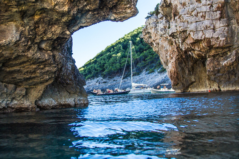 Excursión a la Cueva Azul y la Isla de Hvar desde Split