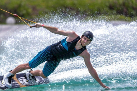Dubai: 45Min Wakeboarding Experience 45Min Wakeboard in Dubai