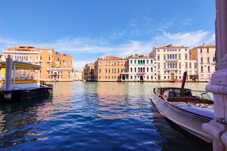 Venice: In the Footsteps of Commissario Brunetti Shared Group Tour in German
