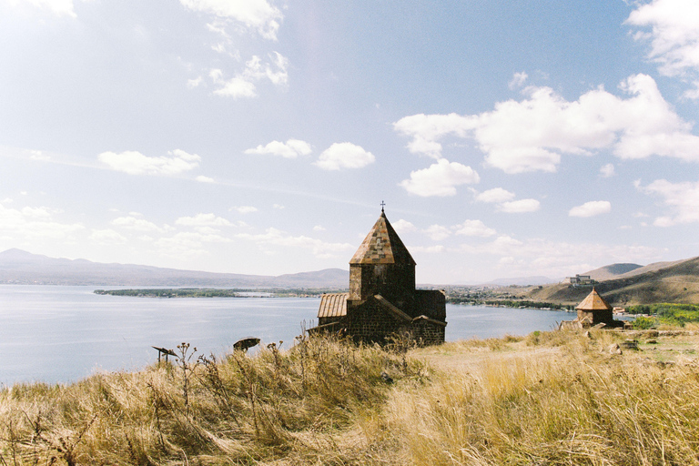 Tbilisi: Yerevan, Dilijan, Sevan & Lavash Experience Tour