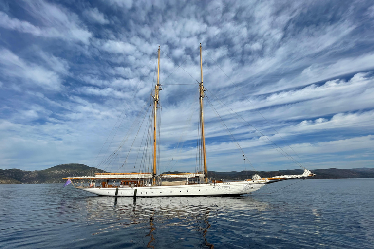 Bodrum: Private Catamaran Sailing Tour with Skipper