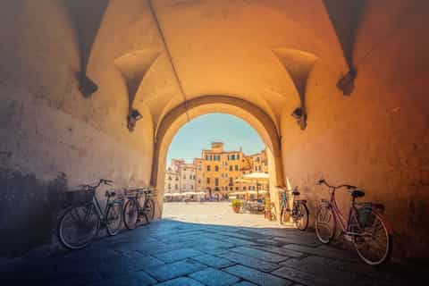 Lucca: 2-Hour Private Walking Tour w/ a Local Guide