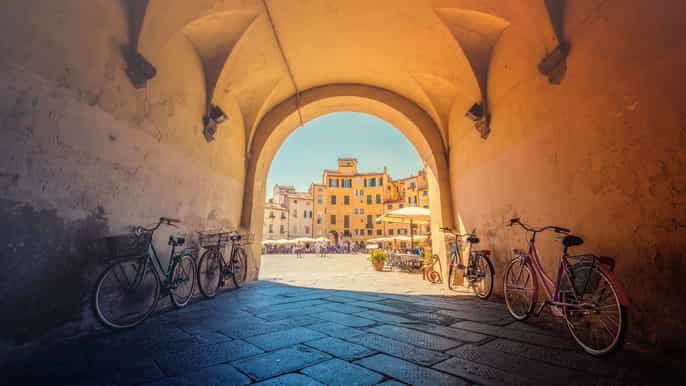 lucca 2hour private walking tour w/ a local guide