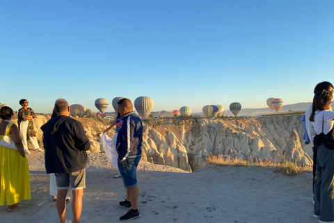 Kapadocja: Wycieczka ze śniadaniem na wschód słońcaOglądanie balonów z profesjonalnym fotografem