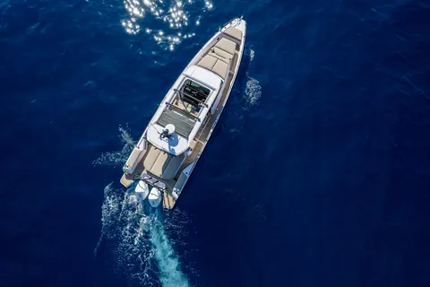 Island hopping: Santorini do Anafi
