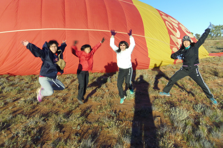 Alice Springs: Volo in mongolfiera di prima mattinaVolo in mongolfiera di 30 minuti da Alice Springs