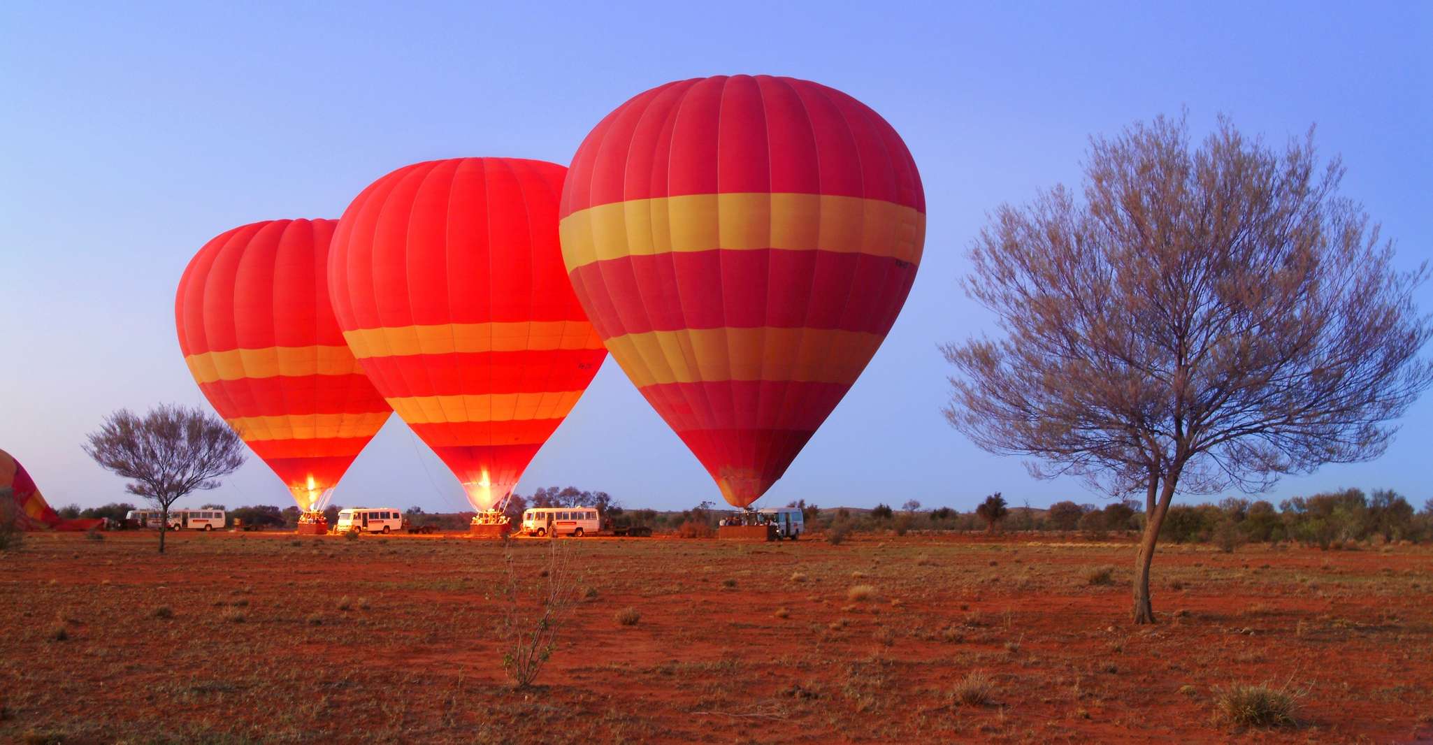Alice Springs, Early Morning Hot Air Balloon Flight - Housity