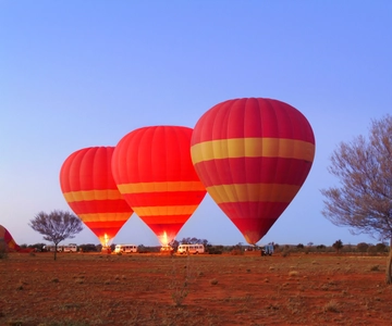 Alice Springs: Voo de balão de ar quente de manhã cedo