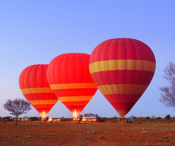 Alice Springs : vol en montgolfière tôt le matin