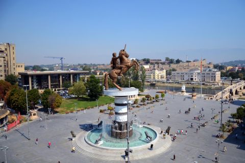 Skopje: Yksityinen puoli päivän kävelykierros vanhoista ja uusista